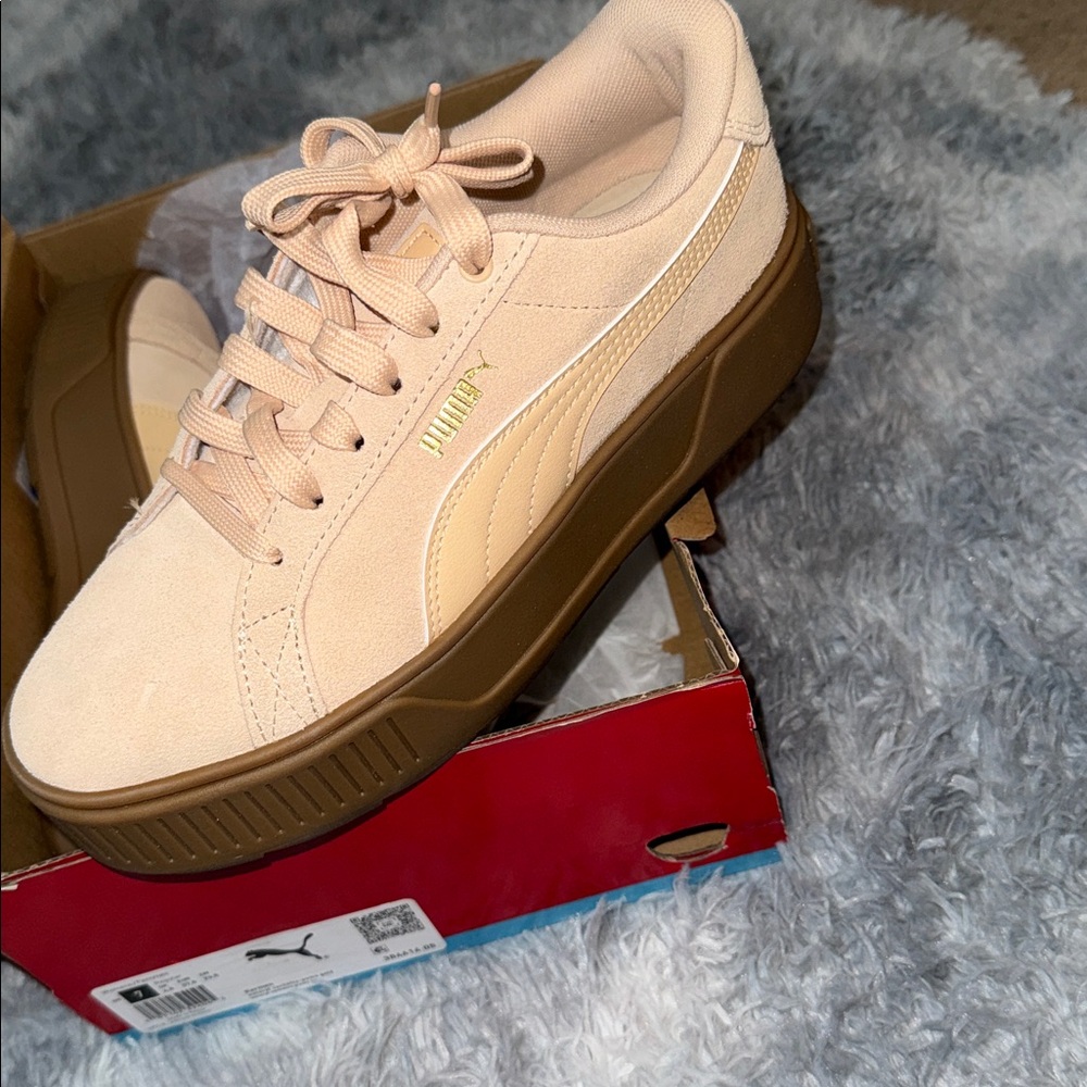 Puma Women's Sneakers in Cream and Brown